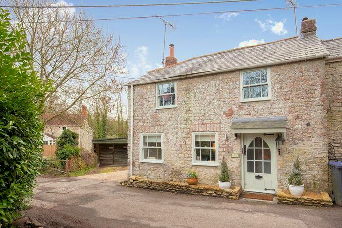 3 Bedroom Semi-Detached House To Rent In Elegant Bed Character Cottage With Garden, BA12