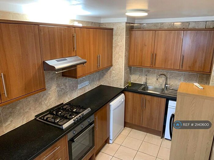 2 Bedroom Flat To Rent In Hatfield Close, Ilford, IG6