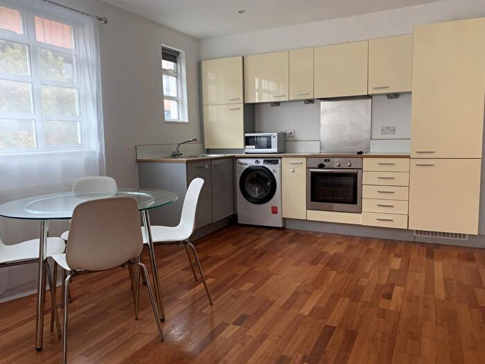 2 Bedroom Flat To Rent In Uxbridge Road, London, W5