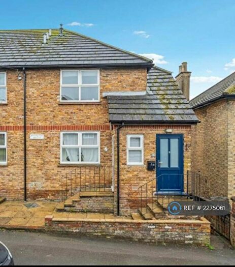 1 Bedroom Flat To Rent In Totteridge Road, High Wycombe, HP13