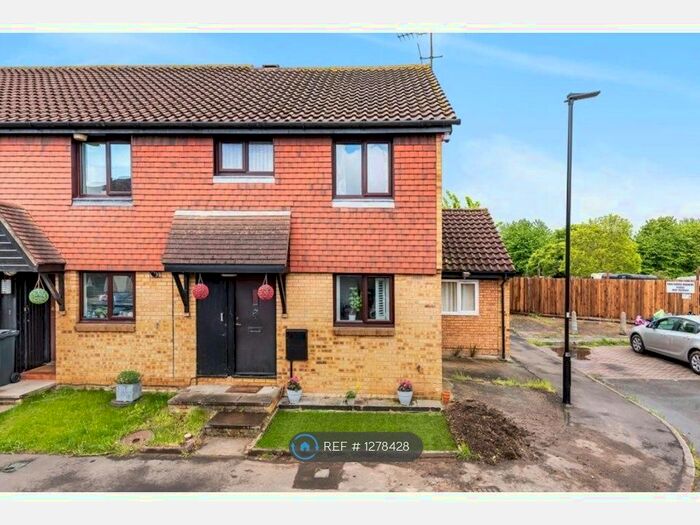 3 Bedroom End Of Terrace House To Rent In Deerhurst Close, Feltham TW13