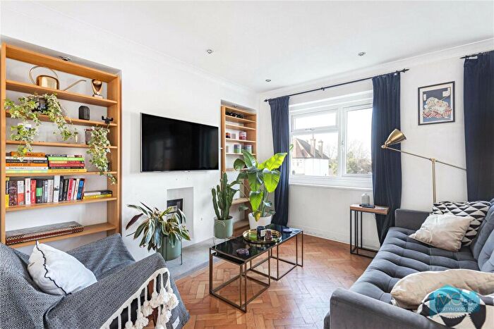 3 Bedroom Apartment To Rent In Wentworth Park, Finchley Central, London, N3