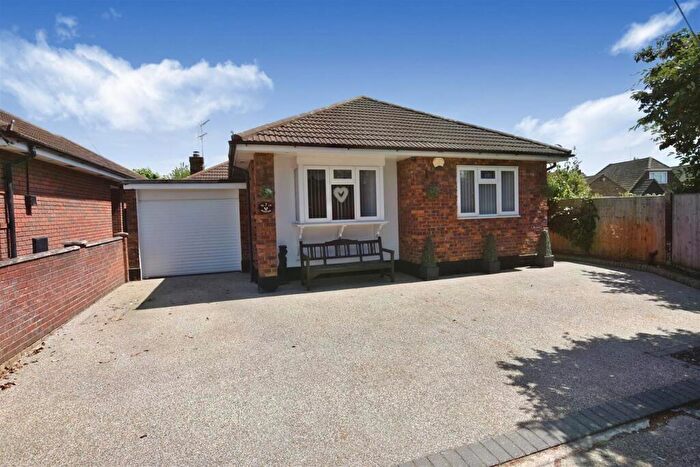 3 Bedroom Detached Bungalow For Sale In Cul De Sac - Grasmere Road, Canvey Island, SS8