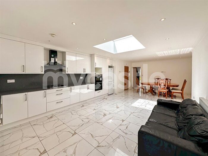 4 Bedroom Semi-Detached House To Rent In Chester Road, Slough, SL1