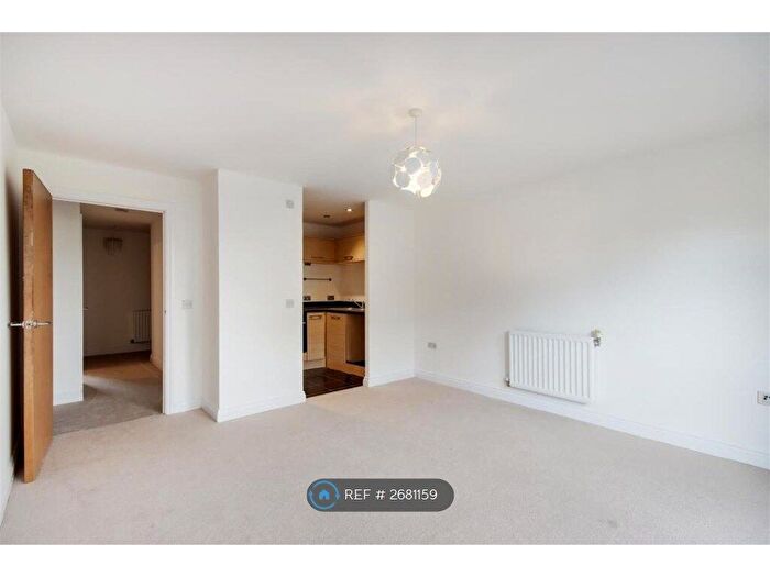 2 Bedroom Flat To Rent In William Court, London, SE25