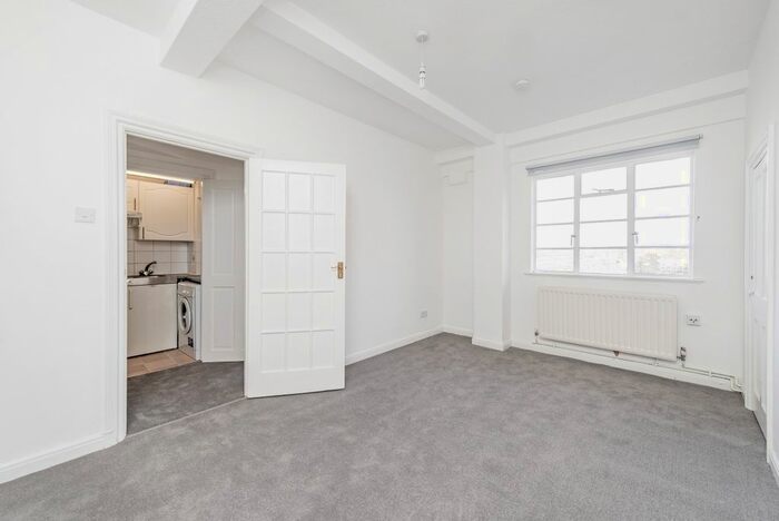 Studio To Rent In Orsett Terrace, London W2