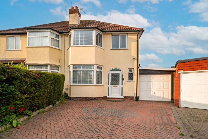 3 Bedroom Semi-Detached House For Sale In Brooklands Close, Hall Green, Birmingham, B28