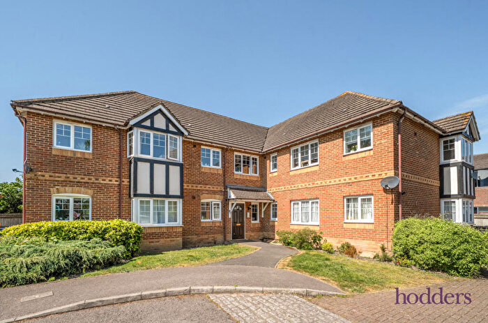 2 Bedroom Apartment For Sale In Chertsey, Surrey, KT16