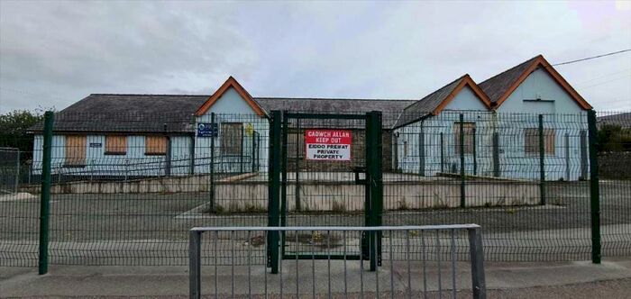 Property For Sale In Ysgol Gynradd Dwyran Primary School, Lon Capel, Dwyran, LL61