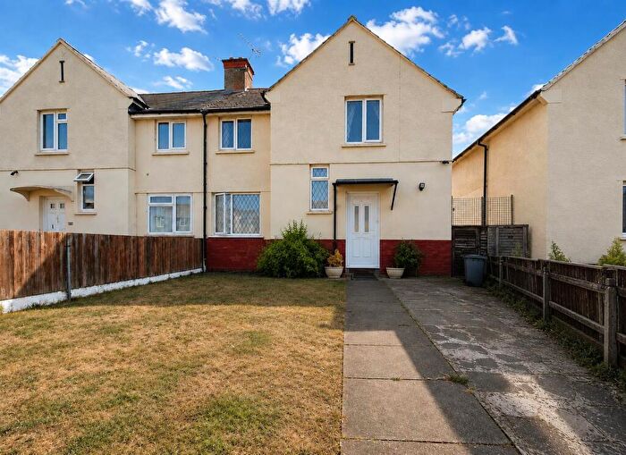 3 Bedroom Semi-Detached House For Sale In Wilton Road, Gloucester, GL1