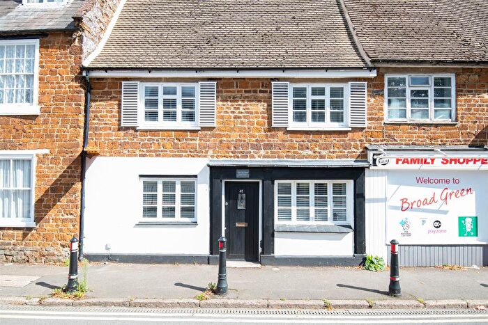 2 Bedroom Cottage For Sale In Broad Green, Wellingborough, NN8