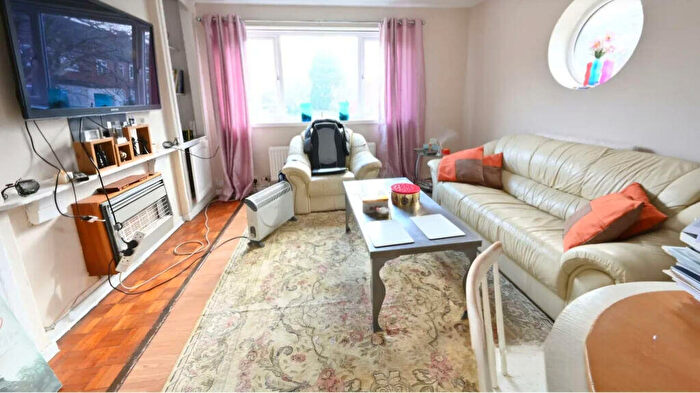 2 Bedroom Flat For Sale In Whalton Court, Gosforth, Newcastle Upon Tyne, NE3