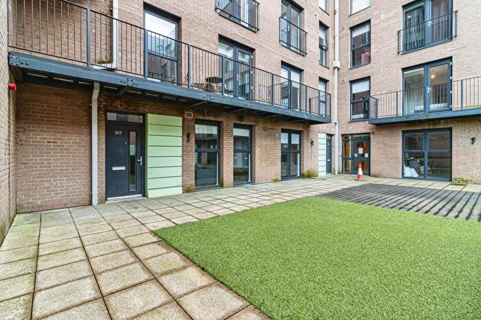 2 Bedroom Apartment To Rent In Craven Street, Salford, Greater Manchester, M5