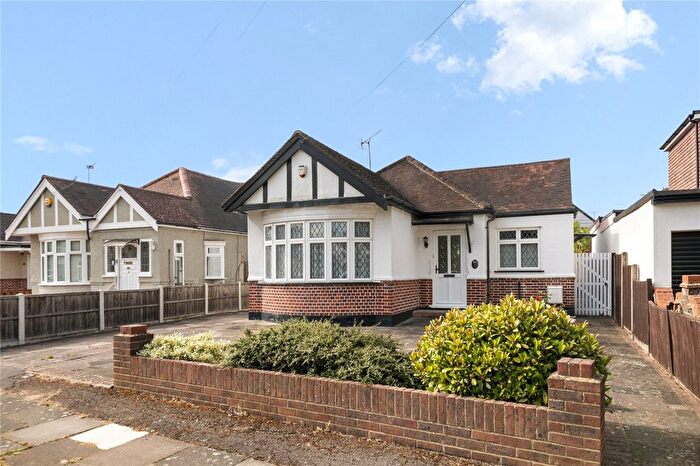 2 Bedroom Bungalow For Sale In Kenbury Close, Ickenham, Uxbridge, UB10