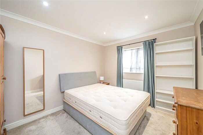 3 Bedroom Flat To Rent In Upper Tooting Road, London, SW17