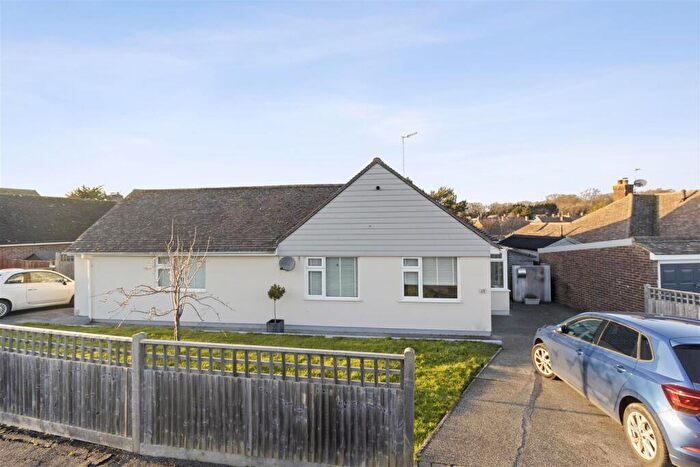 4 Bedroom Detached Bungalow For Sale In Glen Close, Polegate, BN26