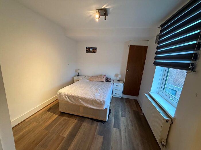 3 Bedroom Flat To Rent In Crouch End Hill, London, N8