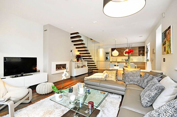 3 Bedroom House To Rent In Elsworthy Rise, Primrose Hill, London, NW3