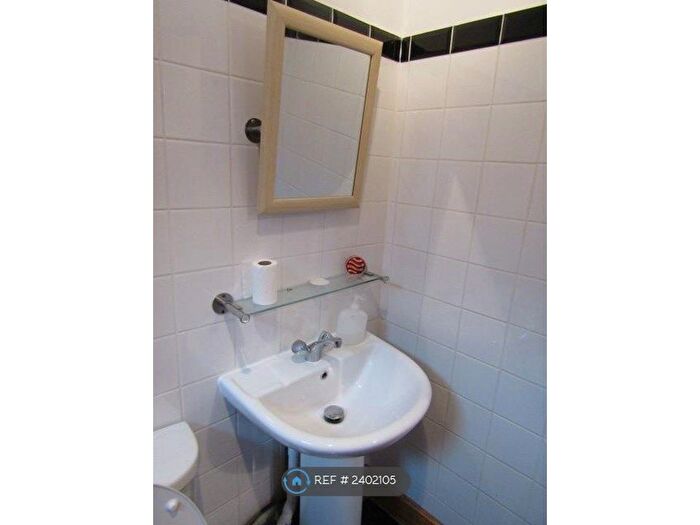 2 Bedroom Flat To Rent In Michael Road, London, E11