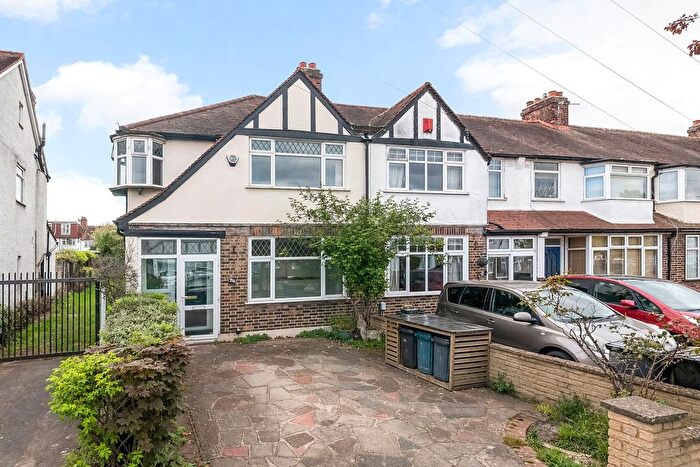 3 Bedroom End Of Terrace House For Sale In Aviemore Way, Beckenham, BR3