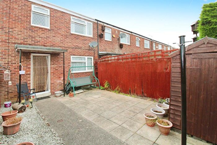 3 Bedroom End Of Terrace House For Sale In Snowhill Close, Bransholme, Hull, HU7