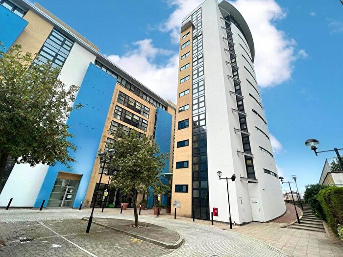 2 Bedroom Apartment To Rent In Westferry Road, Canary Wharf, E14