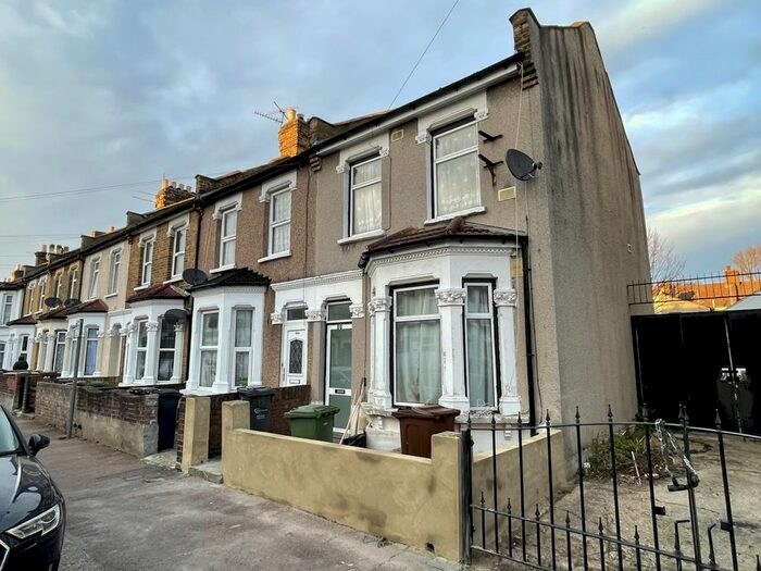 4 Bedroom Semi-Detached House To Rent In Faircross Avenue, Barking IG11