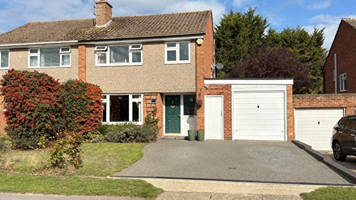 3 Bedroom Semi-Detached House For Sale In Caldbeck Drive, Woodley, Reading, Berkshire, RG5
