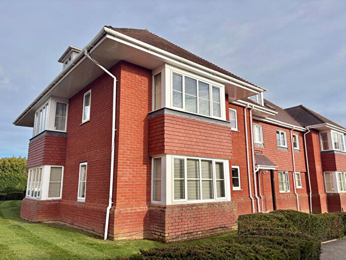 2 Bedroom Flat For Sale In Carters Avenue, Poole, BH15