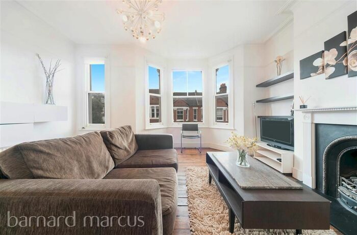 2 Bedroom Flat To Rent In Brayburne Avenue, London, SW4