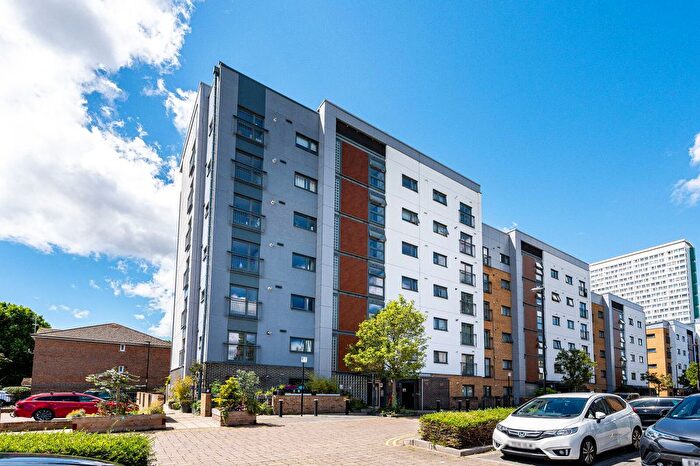 2 Bedroom Flat For Sale In Millard Road, Deptford, London, SE8