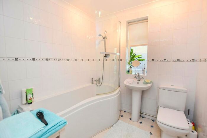 3 Bedroom Bungalow For Sale In Lilford Road, Billericay, Essex CM11