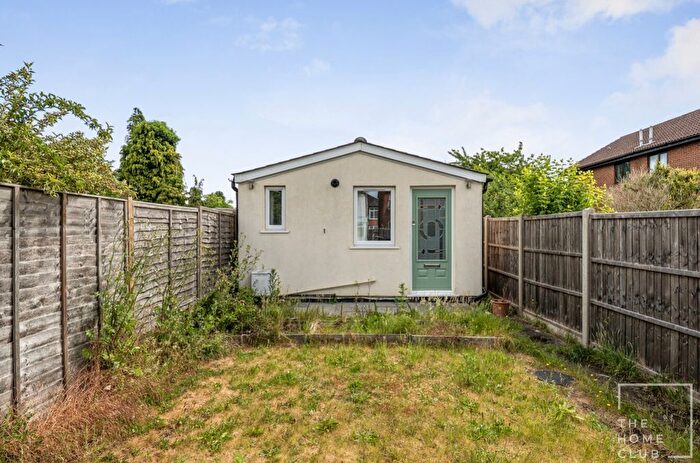 1 Bedroom Flat To Rent In Manor Road, Guildford, Surrey, GU2