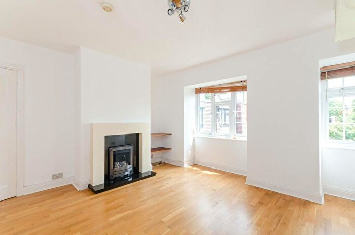 2 Bedroom Flat To Rent In Surbiton Crescent, Kingston, Kingston Upon Thames, KT1