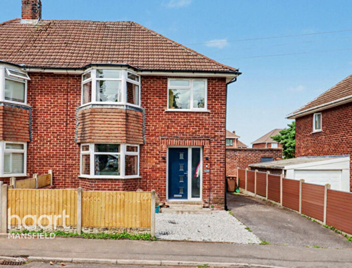 3 Bedroom Semi-Detached House For Sale In Mansfield Road, Mansfield, NG20