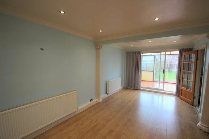 3 Bedroom Semi-Detached House To Rent In Wilthorne Gardens, Dagenham, RM10