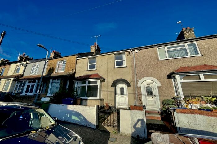 3 Bedroom Property To Rent In Rosedale Road, Essex, Rosedale Road, Essex, RM17