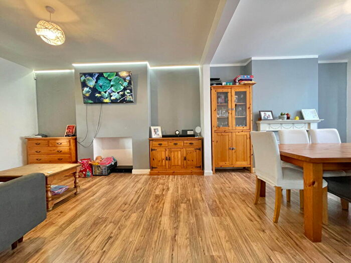 3 Bedroom Semi Detached House For Sale In Wisbech Road, March, PE15