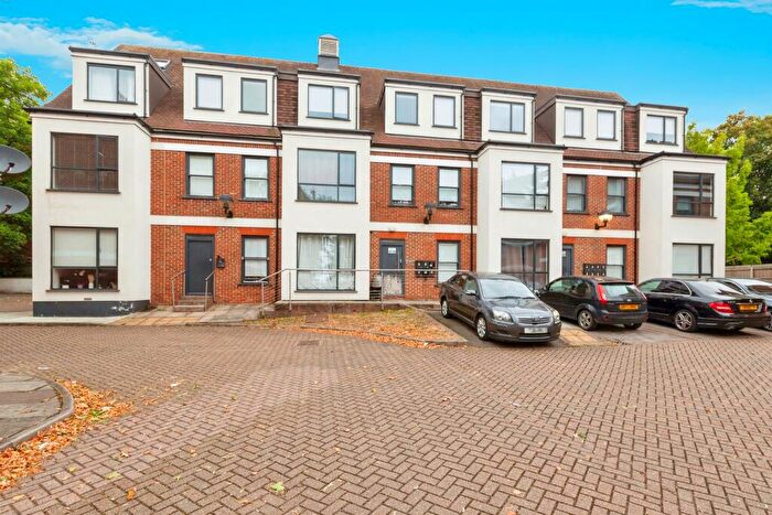 2 Bedroom Apartment For Sale In Chalvey Park, Slough, SL1