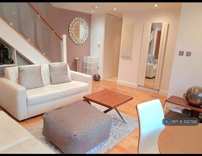 3 Bedroom Flat To Rent In St Anthonys Close, London, E1W