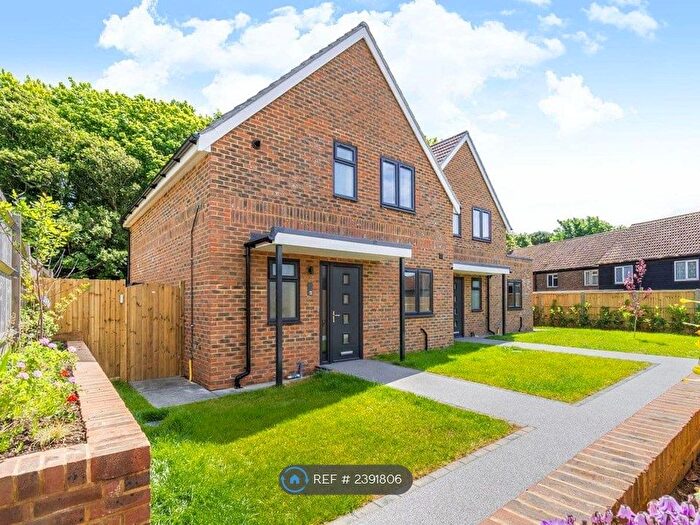 3 Bedroom Semi-Detached House To Rent In Glynn Road, Peacehaven, BN10