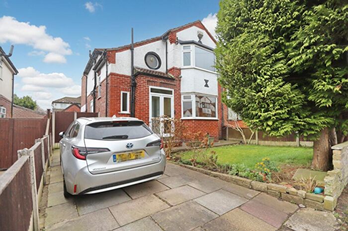 3 Bedroom Semi Detached House For Sale In Windsor Road, Prestwich, M25