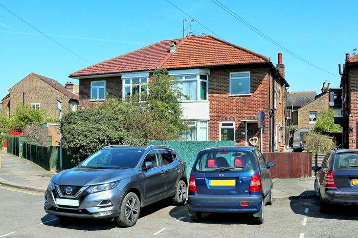 2 Bedroom Maisonette To Rent In York Close, Hanwell, W7