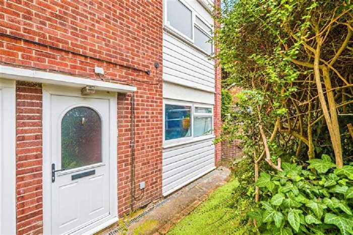 2 Bedroom Flat For Sale In Melrose Avenue, Penylan, Cardiff, CF23
