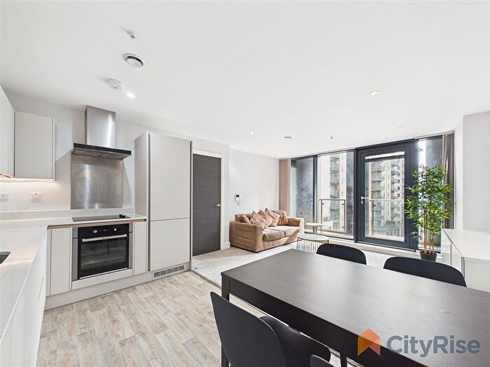 2 Bedroom Flat To Rent In The Hallmark, Cheetham Hill Road, Manchester, M4