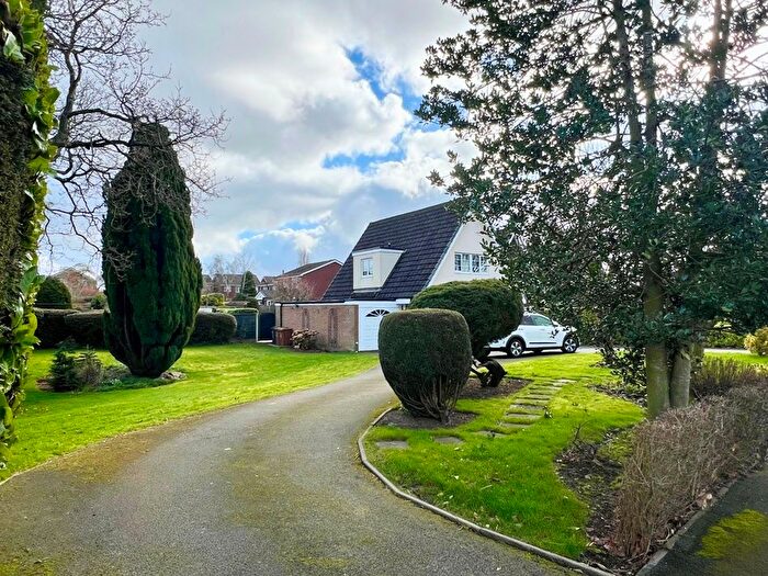 3 Bedroom Link Detached House For Sale In Stour Close, Burntwood, WS7
