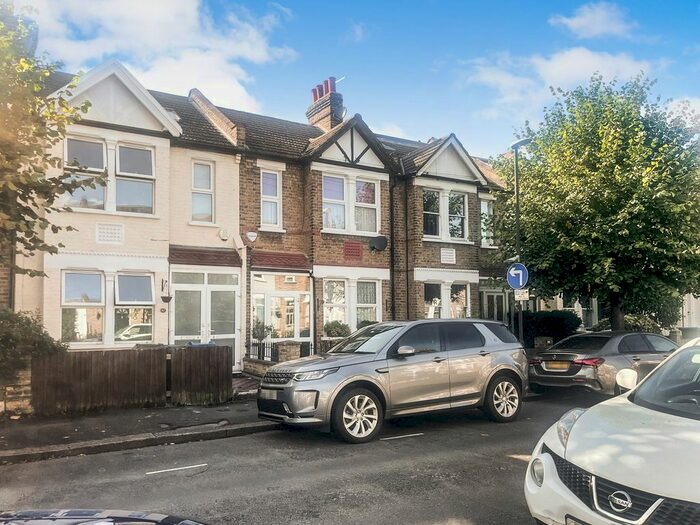 2 Bedroom Flat To Rent In Aston Road, Raynes Park, London, SW20