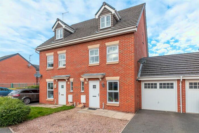 3 Bedroom Town House To Rent In Glover Road, Castle Donington, Derby, DE74