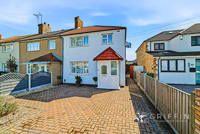 3 Bedroom End Of Terrace House For Sale In Feenan Highway, Tilbury, RM18