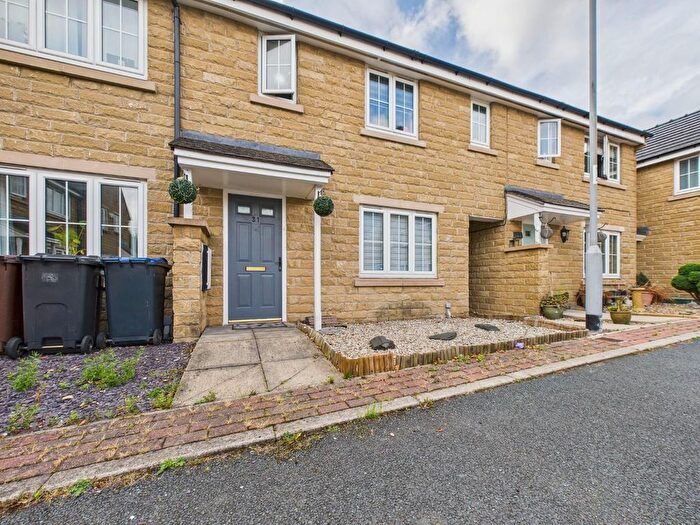 3 Bedroom Town House For Sale In School Street, Cottingley, Bingley, BD16
